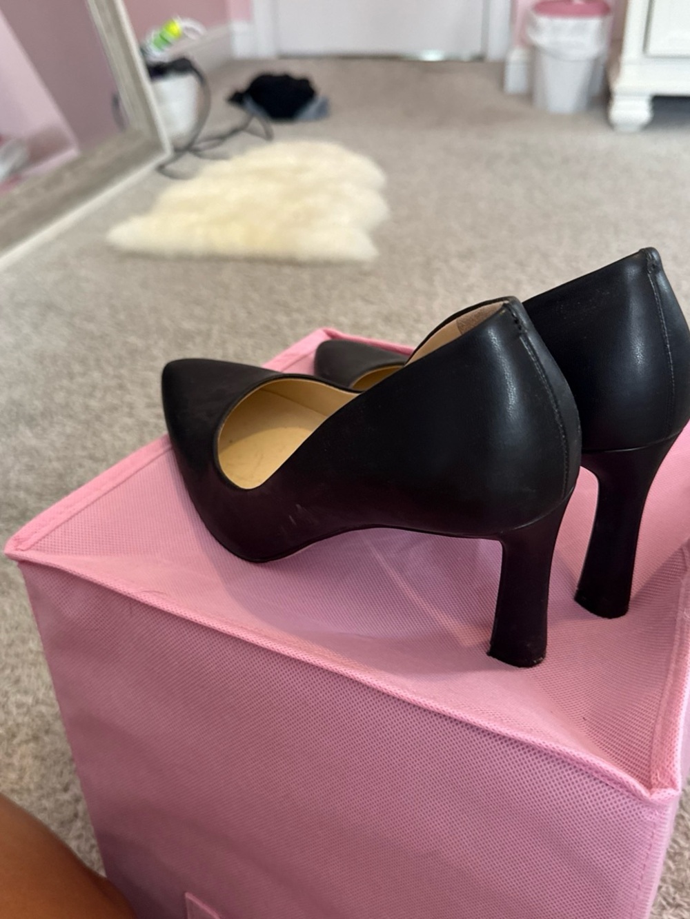Jessica Simpson Black Pointed-Toe Mid-Heel Pumps